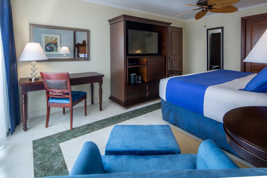 Quarto Luxo no Andar Real com Vista Lateral do Mar